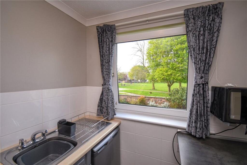 Dale Avenue, Heswall, Wirral - More