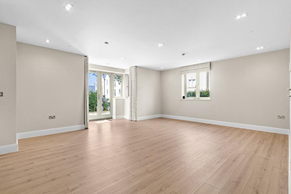 Apartment in Gloucester - View 5