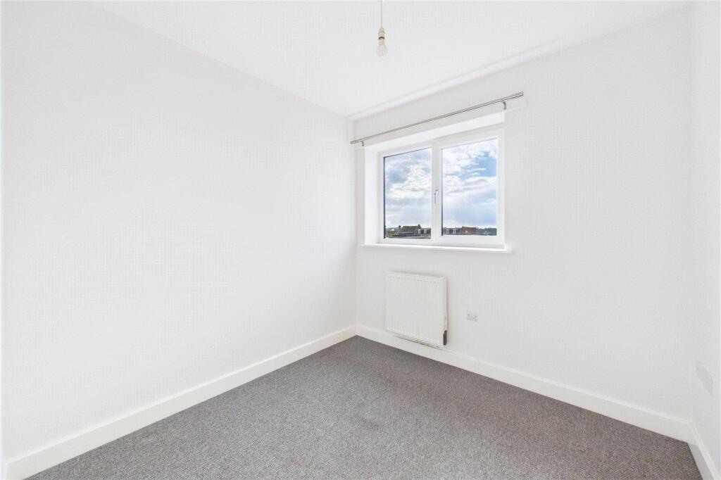 Apartment in Mid Sussex, East Grinstead - More