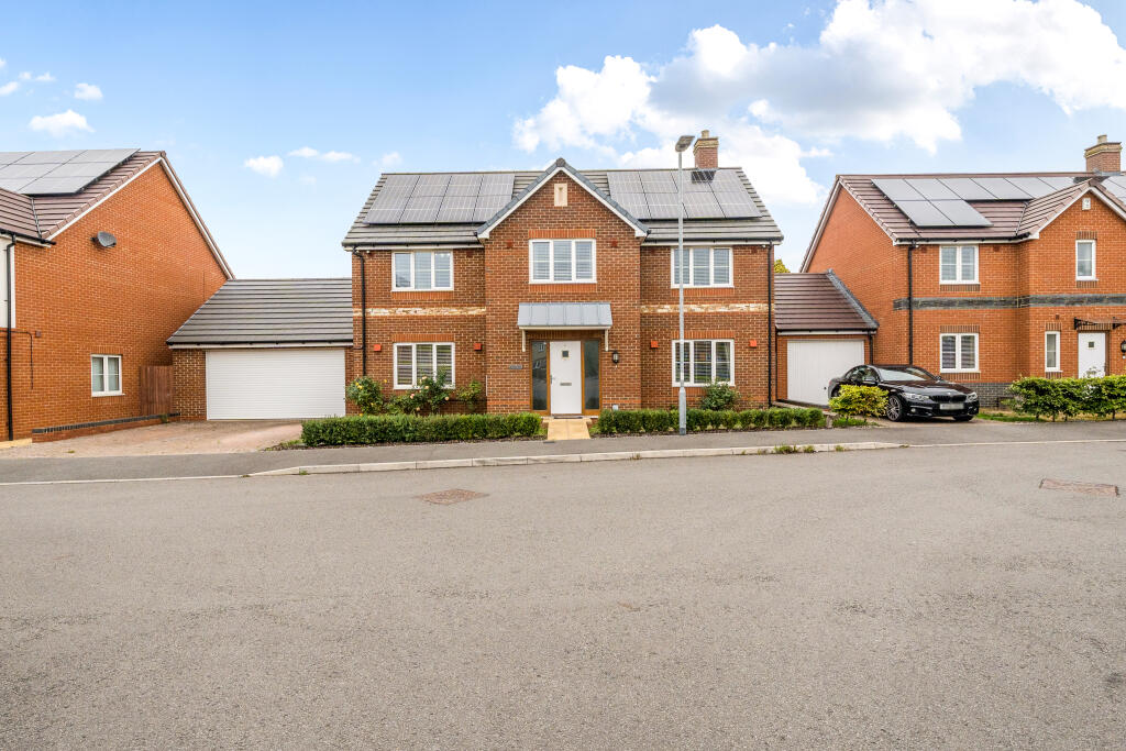 House in Swindon, Blunsdon - View 2