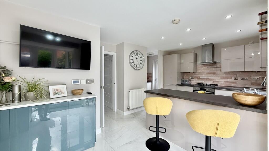 Gilhespy Way, Westbury photo 4