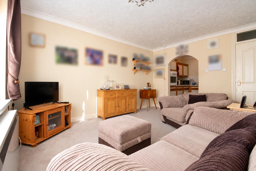 Rosecott, Havant Road, Horndean, PO8 0XA photo 4