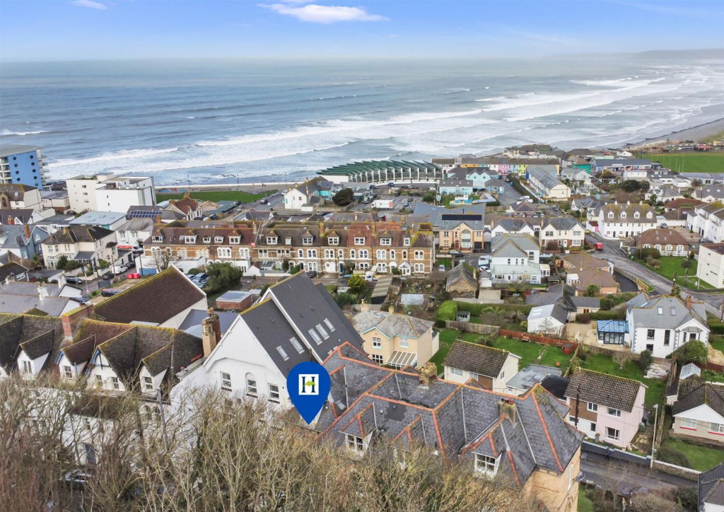 2-bed apartment on Westward Ho!, £225,000