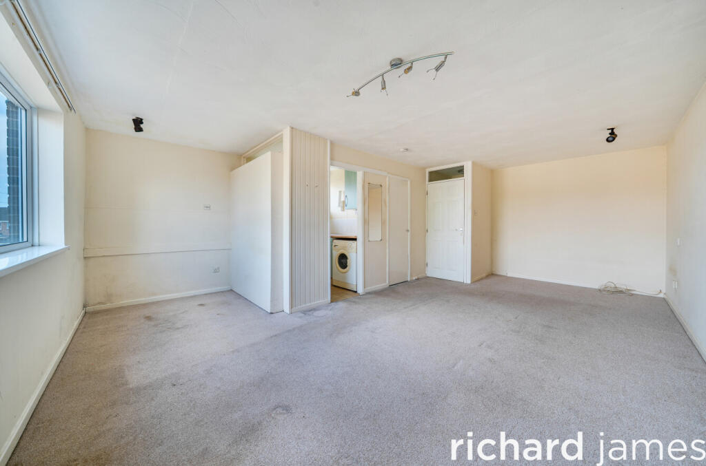 Apartment in Royal Wootton Bassett, Wiltshire - View 4