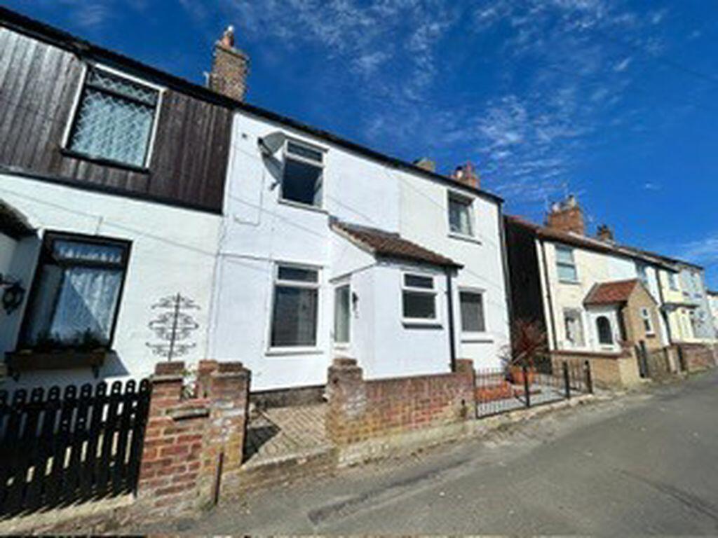 2-bed terraced on Blackwall Reach, Gorleston, £140,000