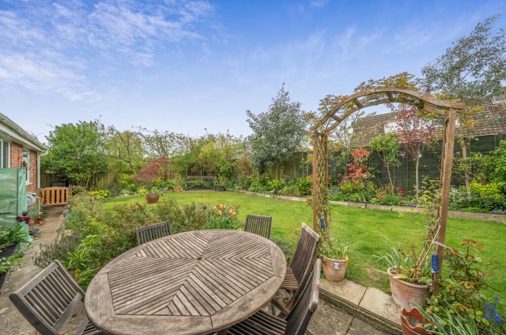 Tarrant Avenue, Witney, Oxfordshire photo 4