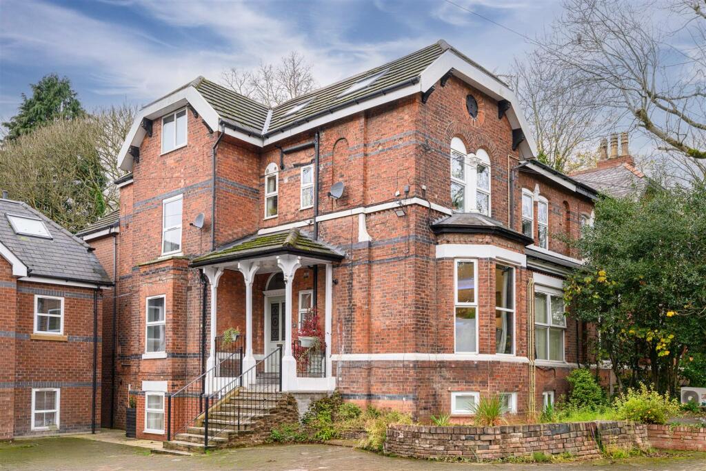 Main image of property: Edge Lane, Manchester