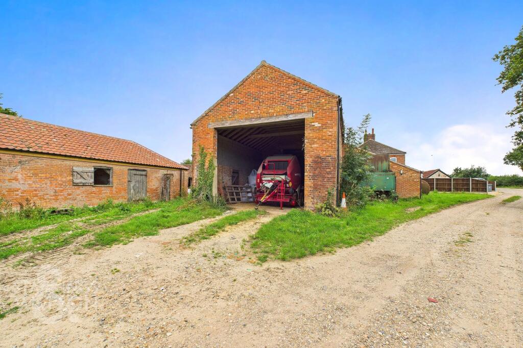 House in Broadland, Acle - More