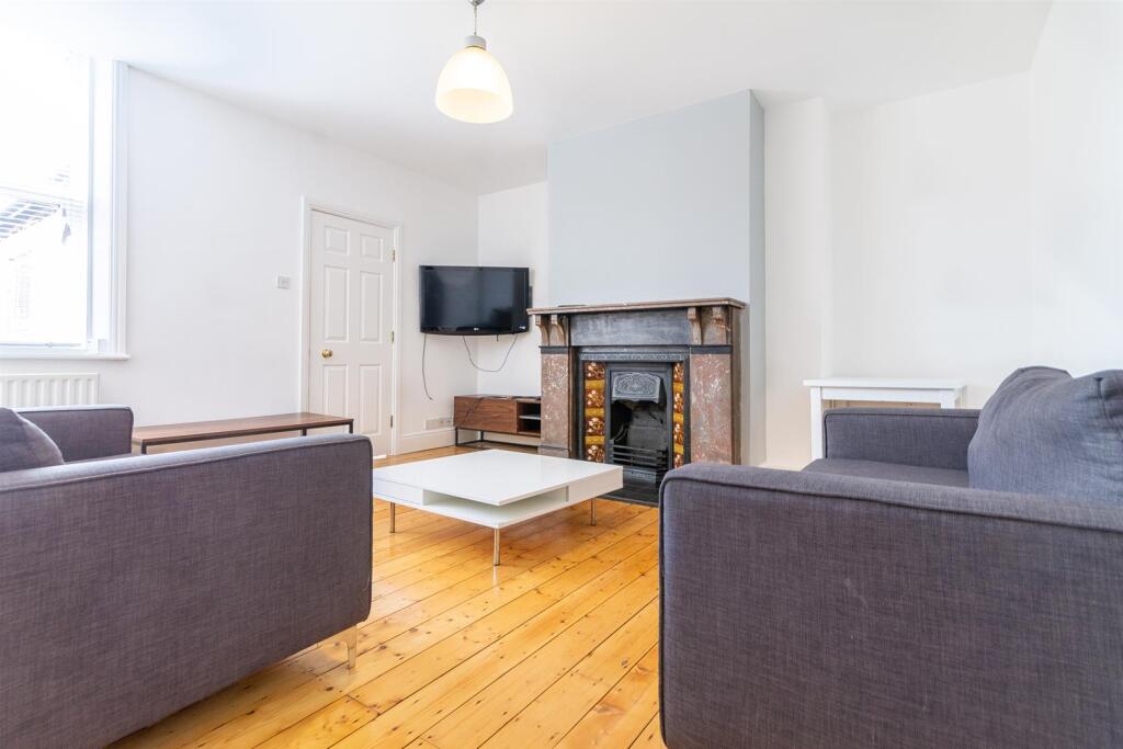 Apartment in Newcastle upon Tyne - View 2