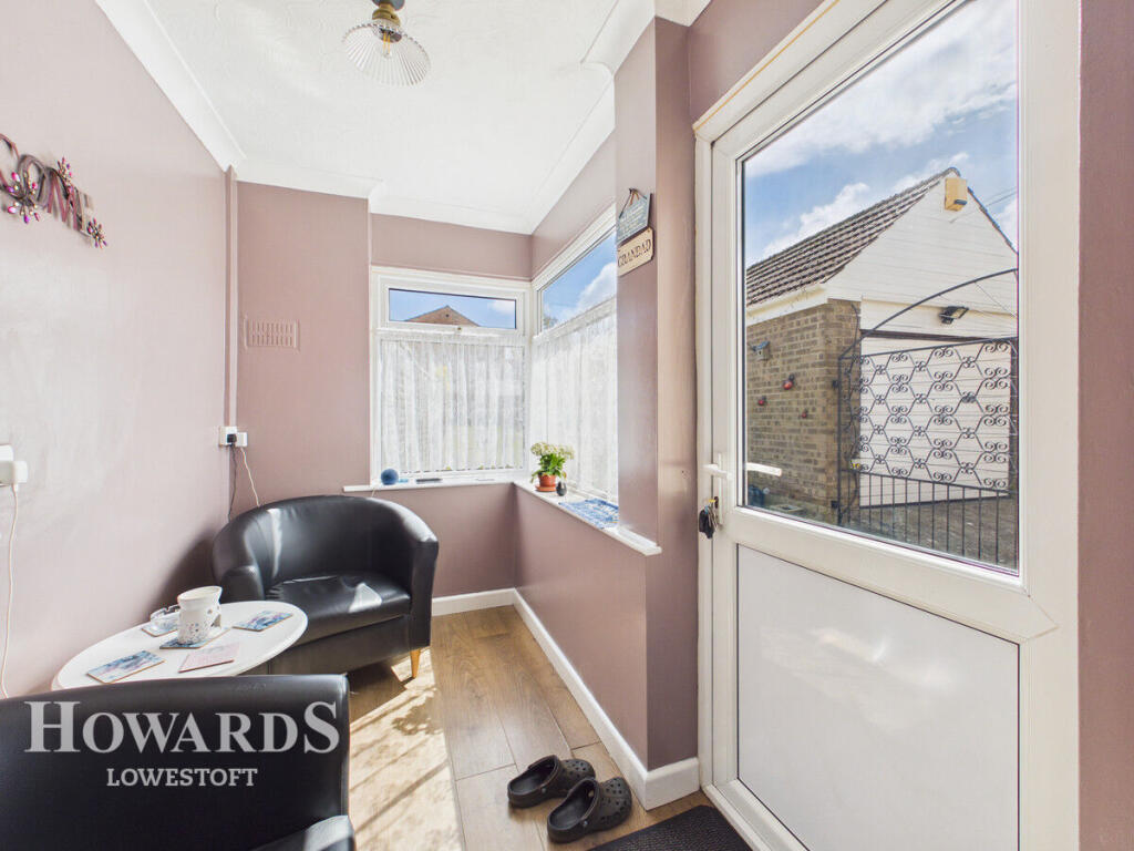 Beccles Road, Carlton Colville - More