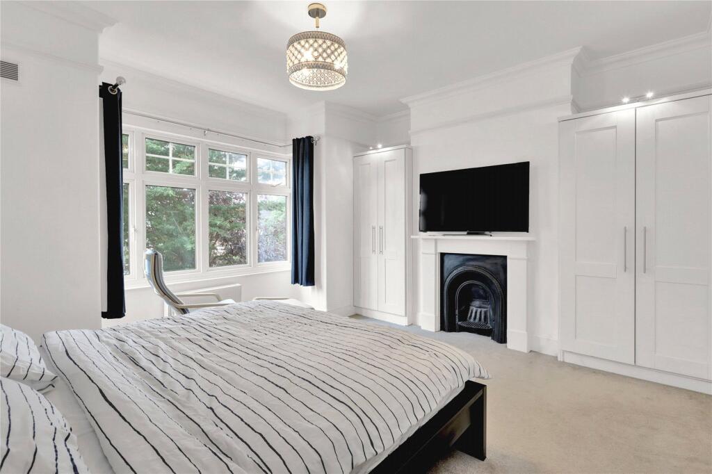 House in Elmbridge, Surrey - View 2