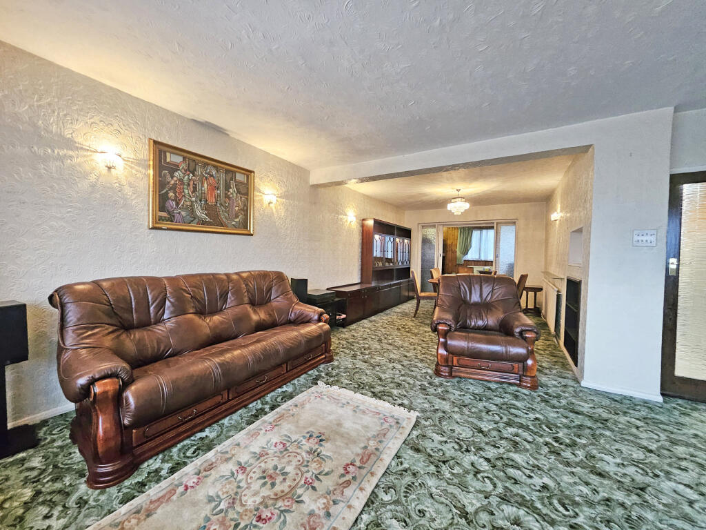 Southend Road,  Woodford Green, IG8 photo 3