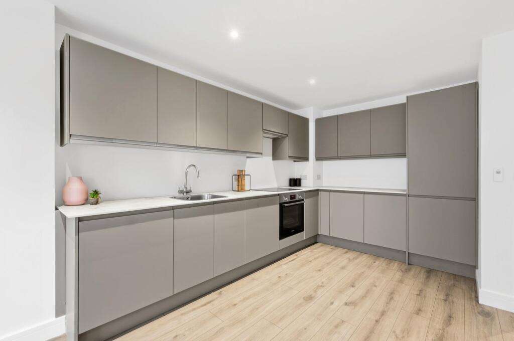 Ashley Road, Walton-on-Thames, KT12 - View 4
