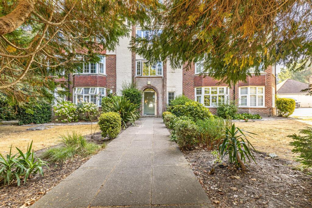 Main image of property: Large Apartment in Pine Mansions, Vale Road