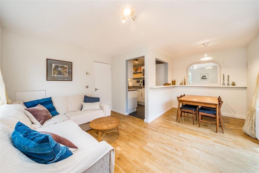 Apartment in London - View 3
