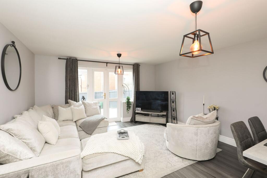 Juniper Close, Hollingwood, S43 photo 2