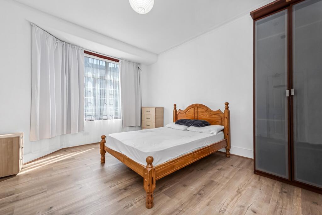 House in London - View 4