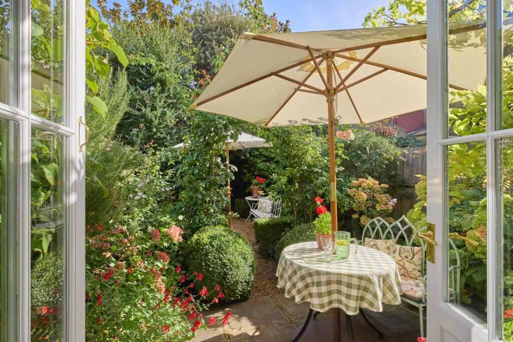 House in London - View 2