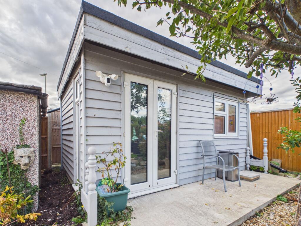 Bow Gardens, Sherfield-On-Loddon, RG27 photo 4