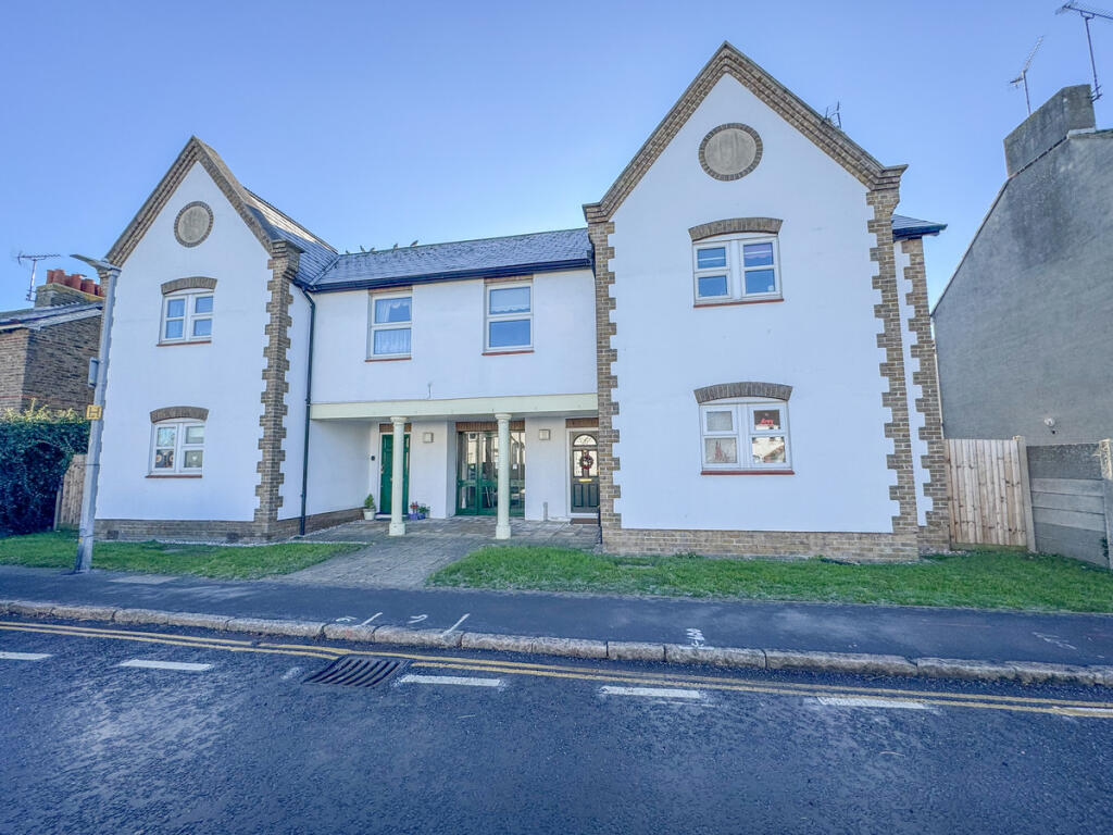 Main image of property: East Street, Rochford, SS4 1