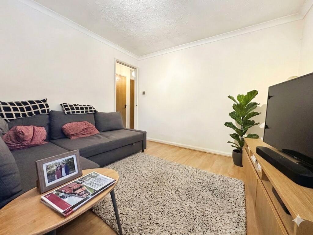 Habershon Drive, Frimley, Camberley photo 2