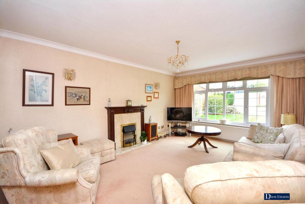 House in London, Emerson Park - View 2