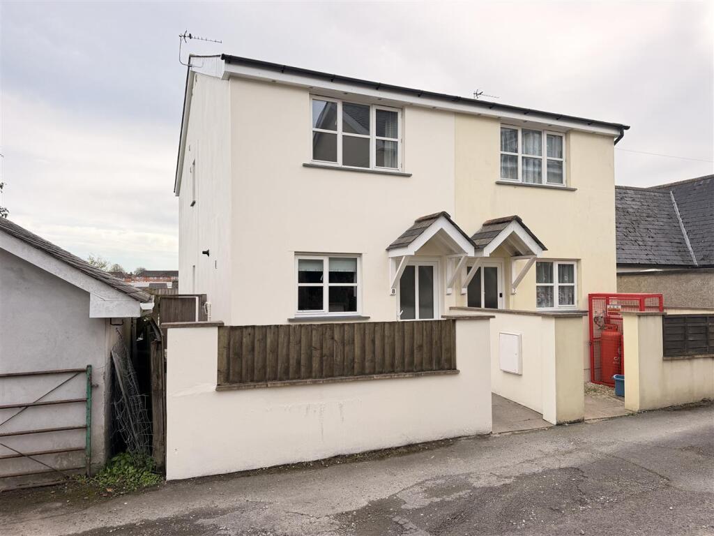 2-bed house on South Molton, £185,000