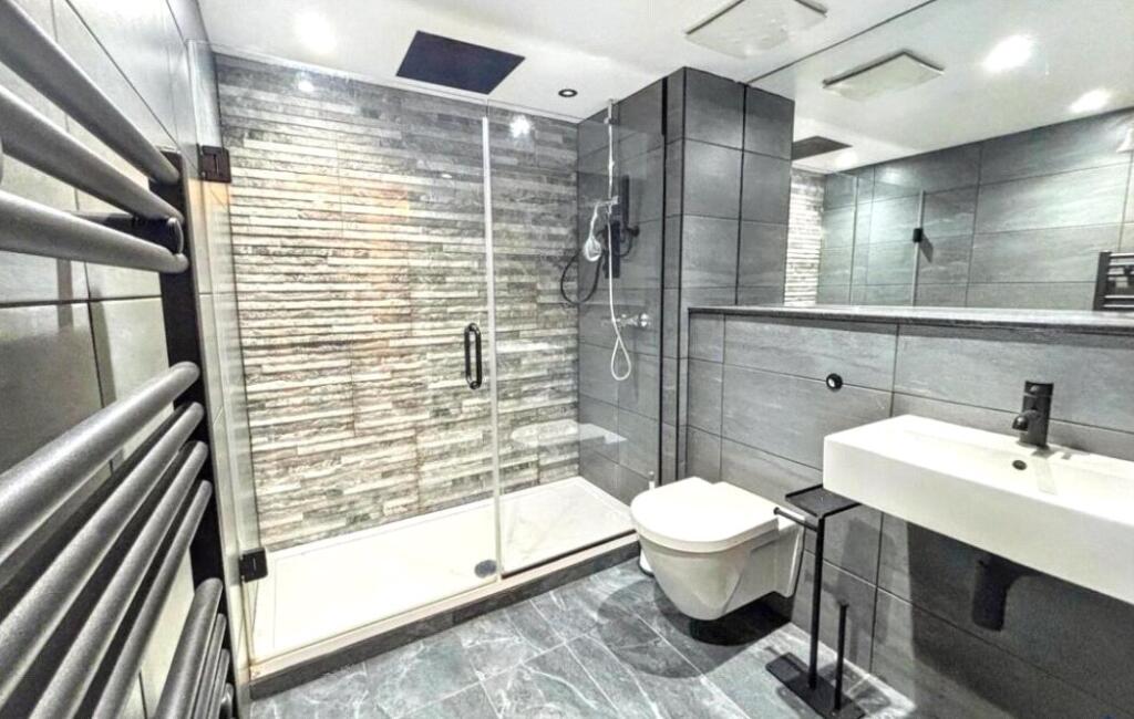 Apartment in London, Somers Town - View 3