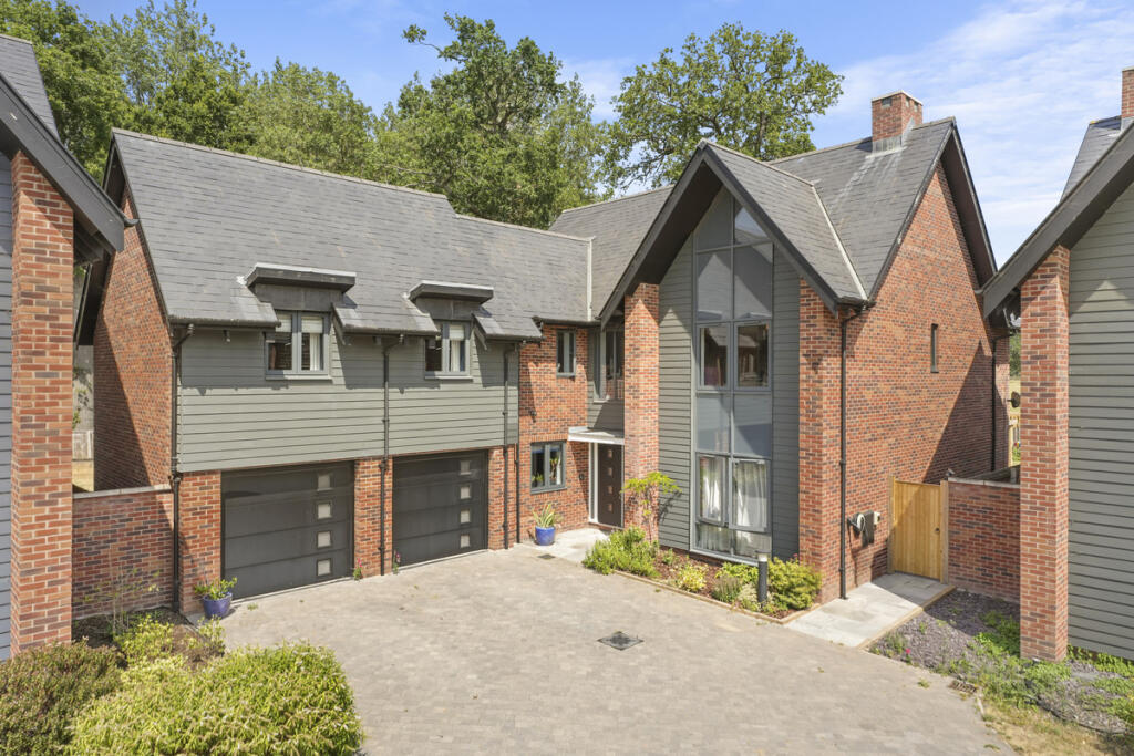 Main image of property: Purefey Close, Rugby, Warwickshire CV23 0RN