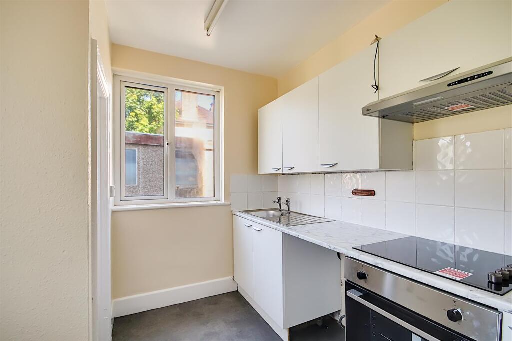 South Farm Road, Broadwater, BN14 - View 5