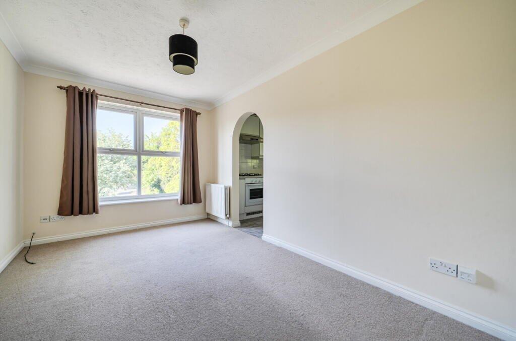 Apartment in Reading - View 4