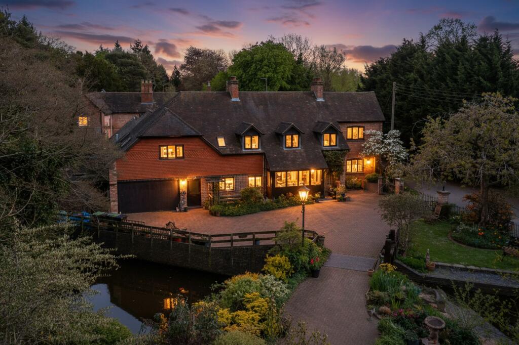 Main image of property: Old Rectory Lane, Alvechurch, B48