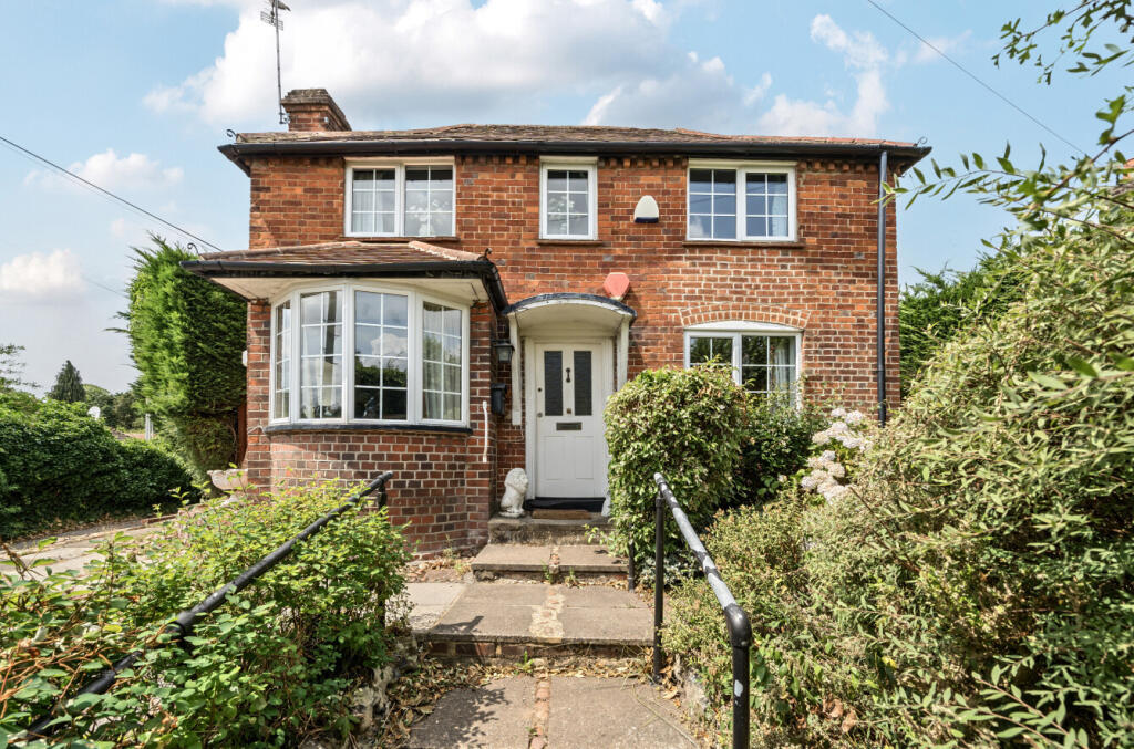 Main image of property: Bath Road, Knowl Hill, Reading