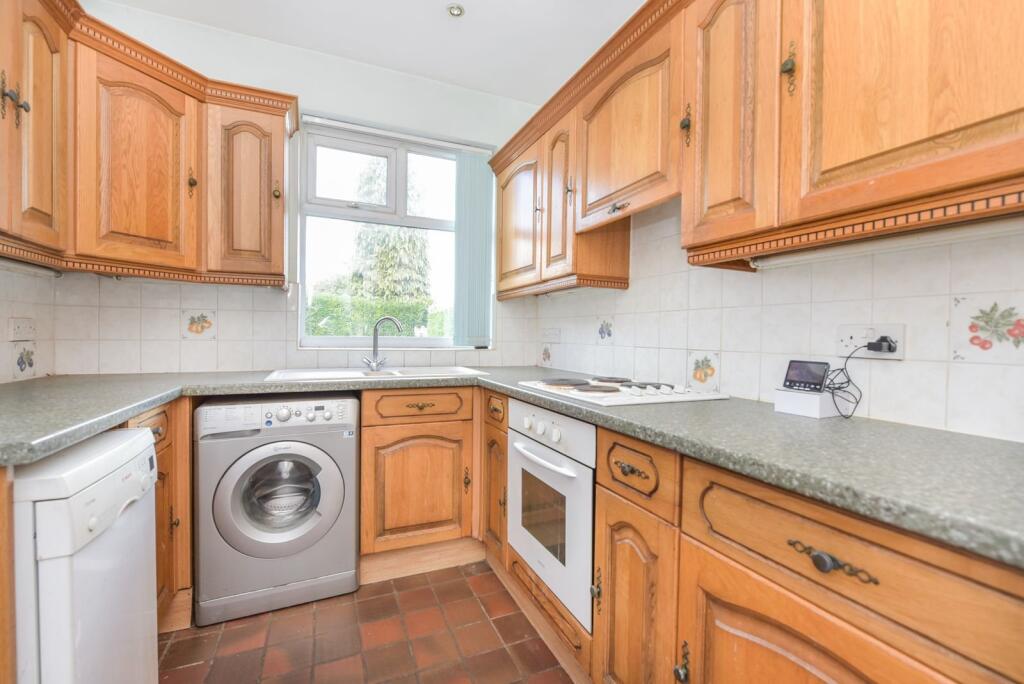 Mowson Crescent, Worrall, Sheffield, South Yorkshire, S35 photo 4