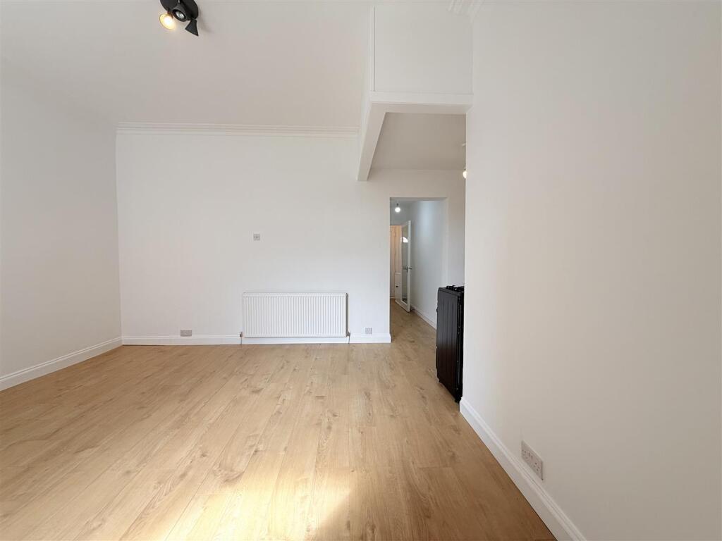 Apartment in Alexandria, West Dunbartonshire - More