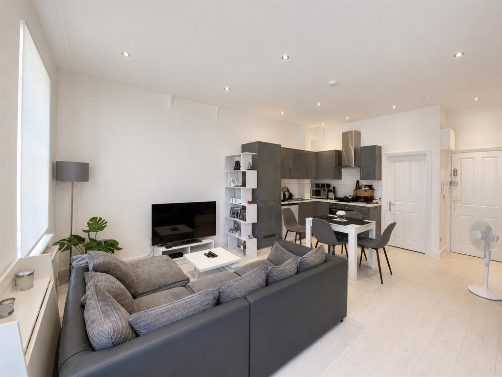 Main image of property: High Road, London,N2