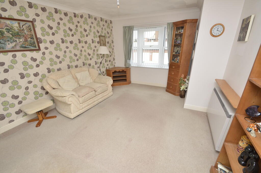 Apartment in East Suffolk, Felixstowe - View 2