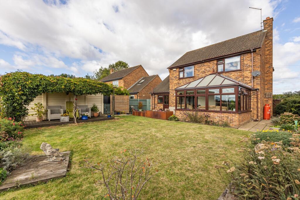 4-bed detached on Walpole Cross Keys, £400,000