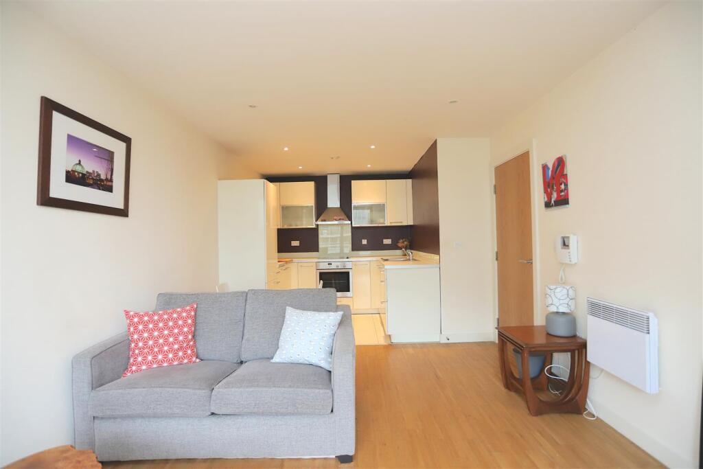 Apartment in Manchester, Greater Manchester - View 3