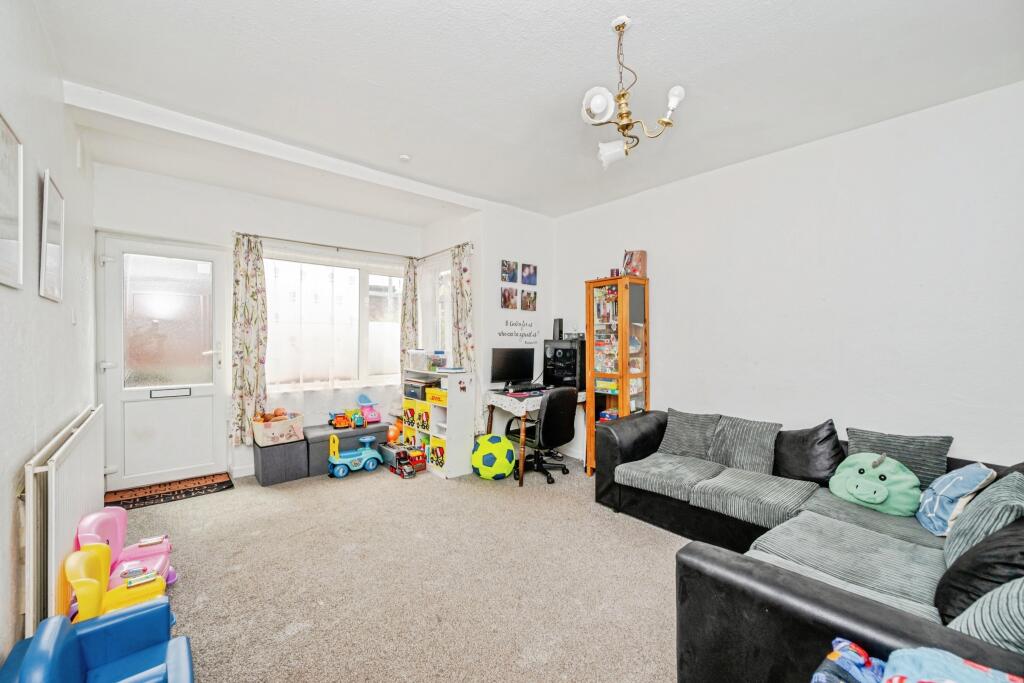 Rosy Cross, Tamworth, B79 photo 4