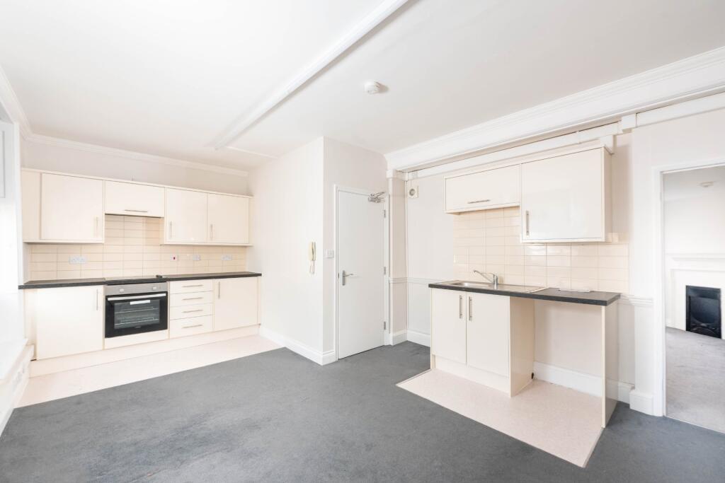 Apartment in Northampton, Semilong - View 5
