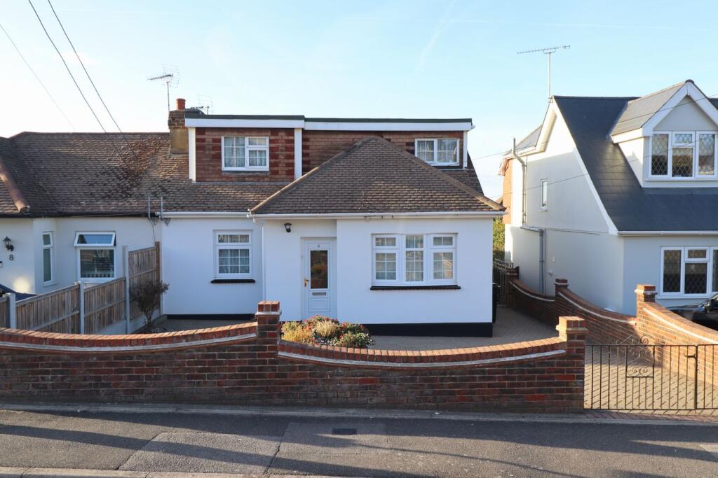 Main image of property: Mount Avenue, Rayleigh, SS6