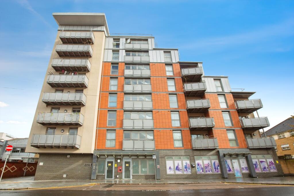 1-bed flat on North Street, Barking, IG11, £200,000