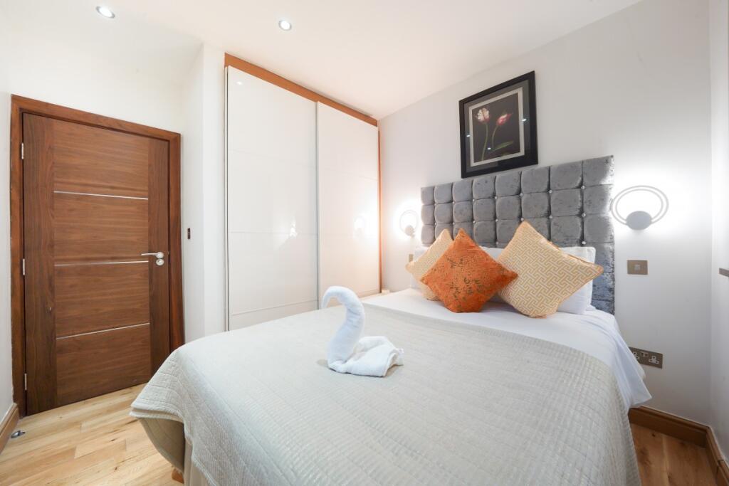 Apartment in London, City of Westminster - More