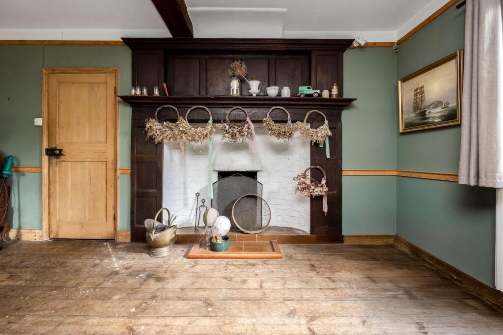House in Redhill - More