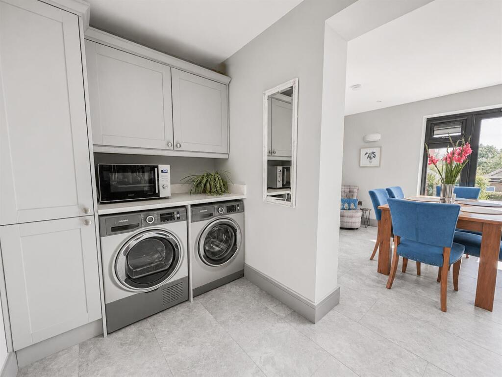 House in Bexhill-on-Sea, Pebsham - More