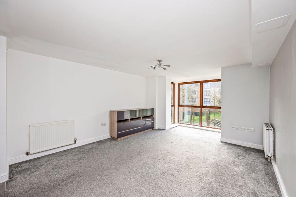 Apartment in Crawley, West Sussex - View 5