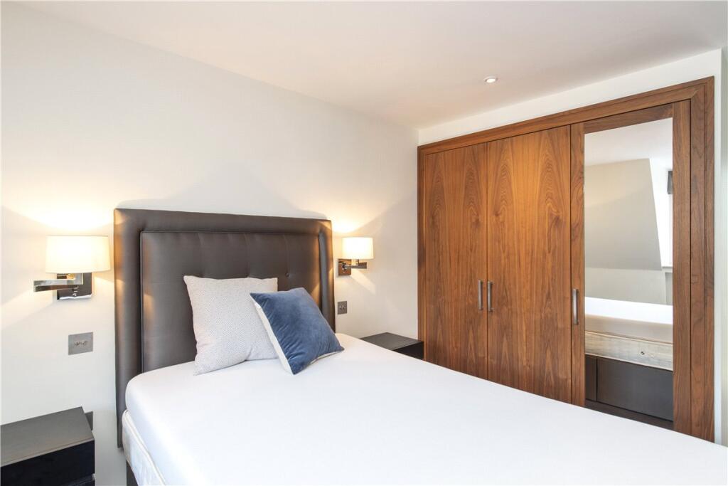 3 bedroom mews property for rent