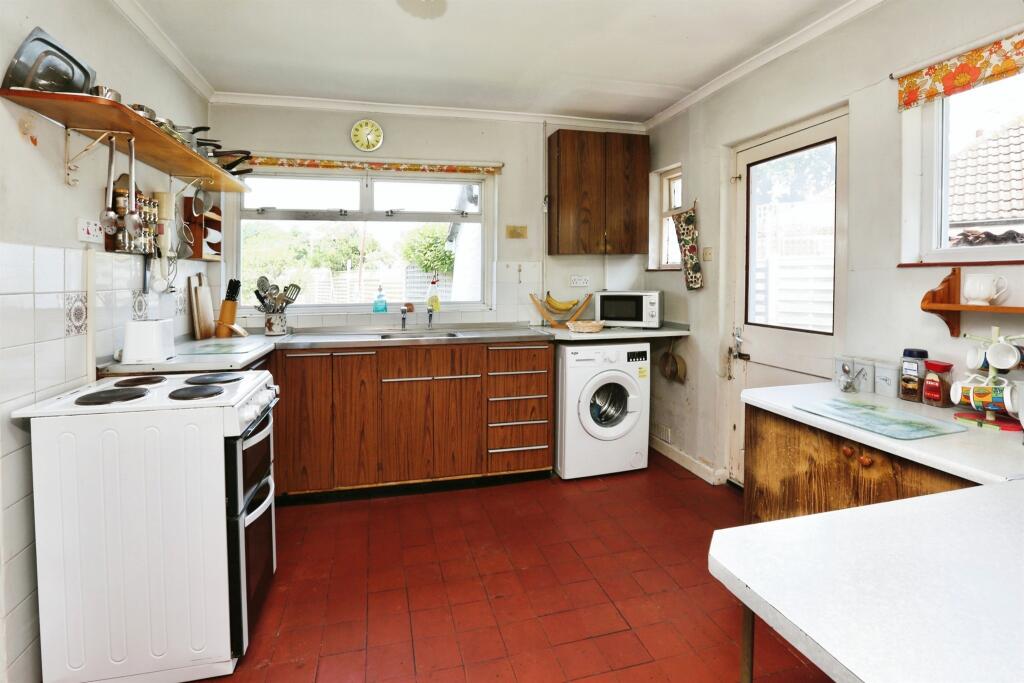 Dale Drive, Gosport photo 3