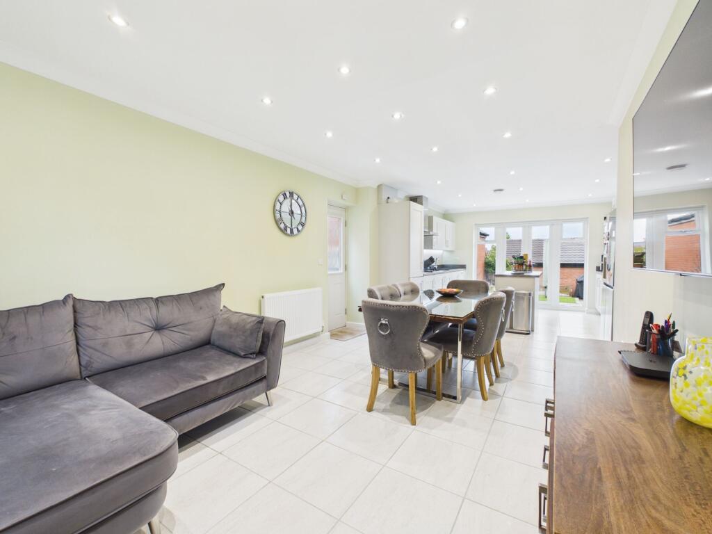 House in Towcester, West Northamptonshire - View 3